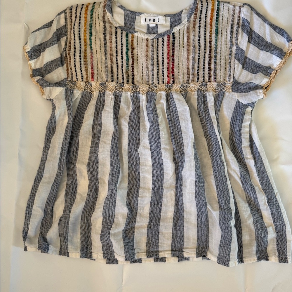 THML gray and white women’s top